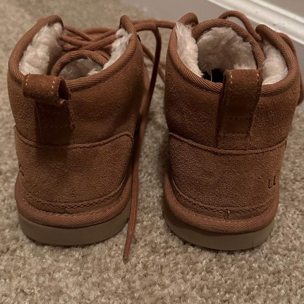 Very gently used uggs - Picture 6 of 7